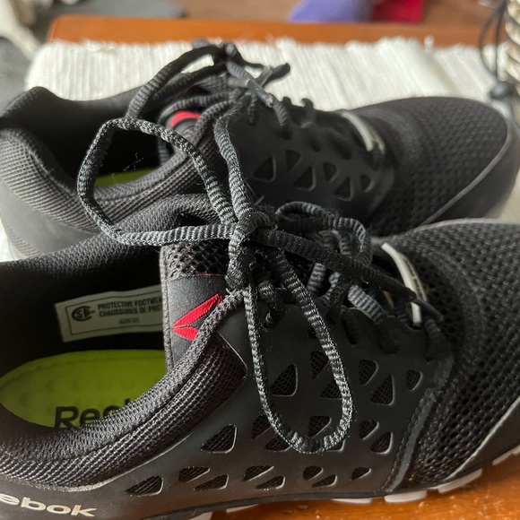 REEBOK WOMENS WORK SHOES SLIP AND OIL RESISTANT BLACK MEMORY TECH VEGAN - Picture 3 of 7